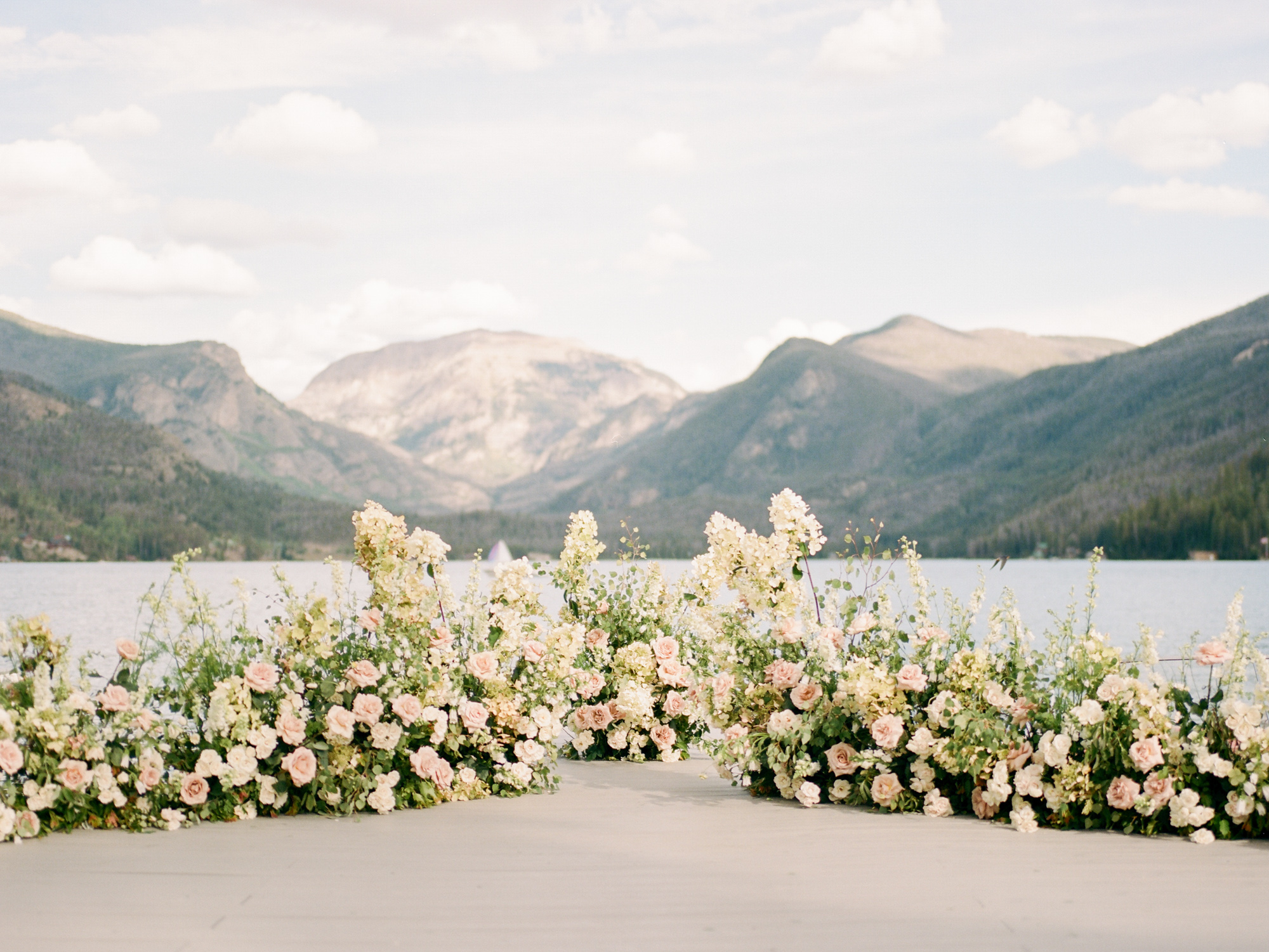 Ceremony Backdrop. Grand Lake. Photo by Rachel Havel