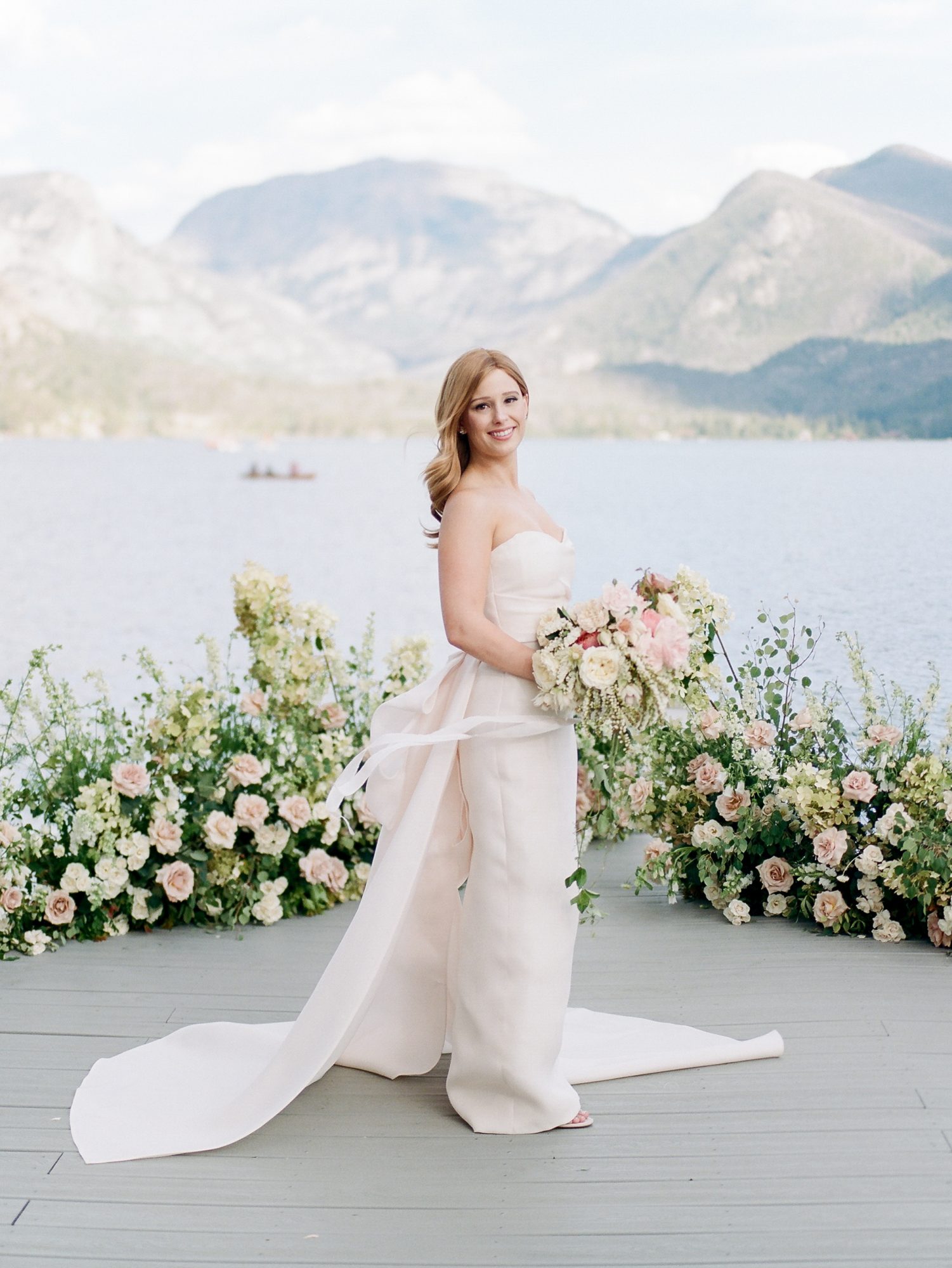 Moniquie Lhuillier Wedding Gown. Florals by Bows and Arrows. Photo by Rachel Havel